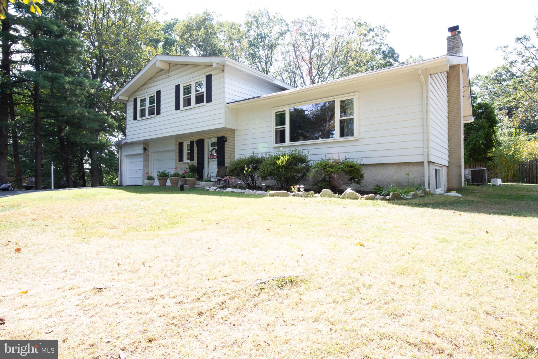 2327 Fairway Road Huntingdon Valley, PA 19006 - Photo 4 of 30 Gallery Image 4