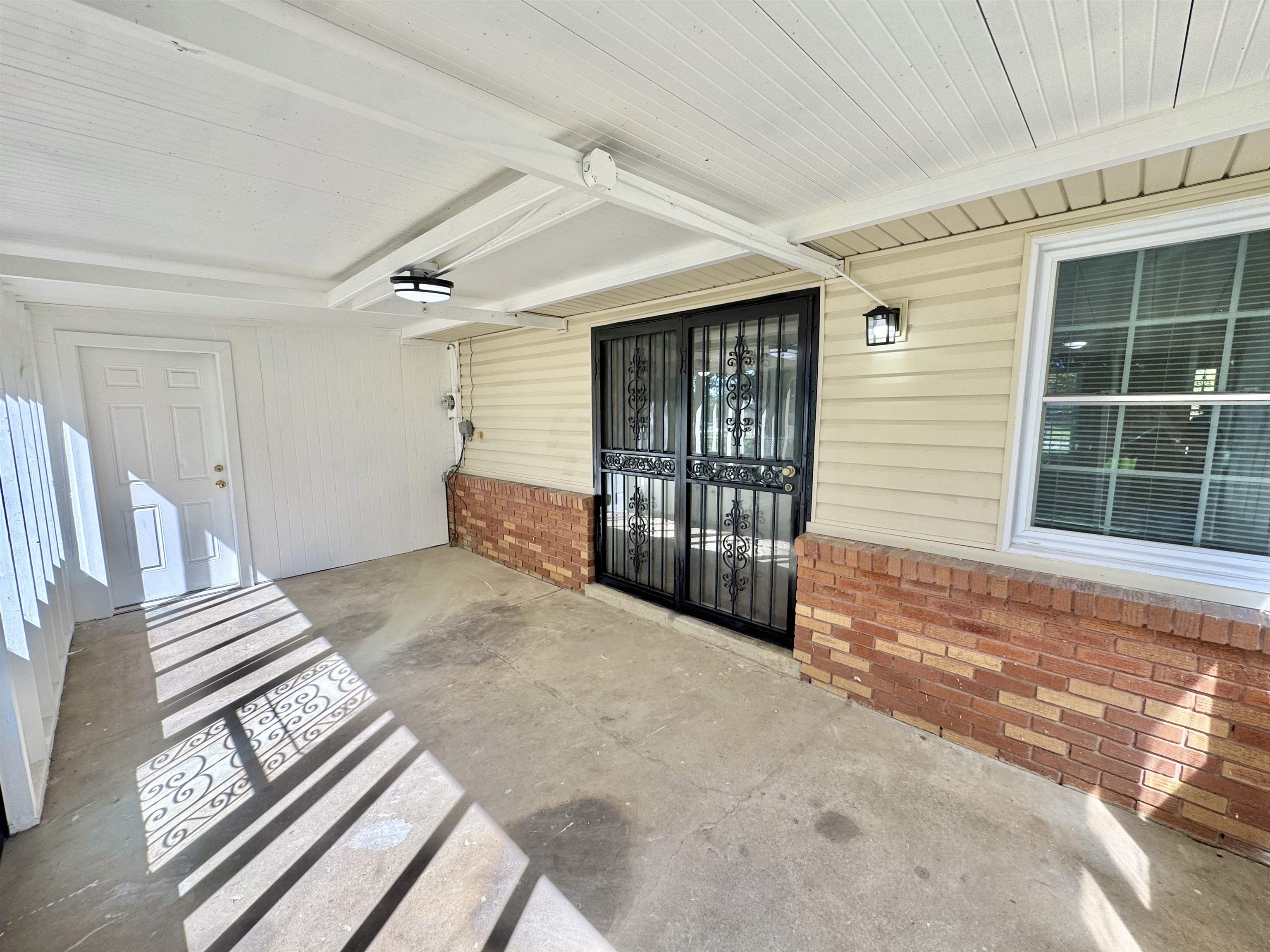 5095 Bowie Road Memphis, TN 38109 - Photo 13 of 25 Entrance to property with a patio area