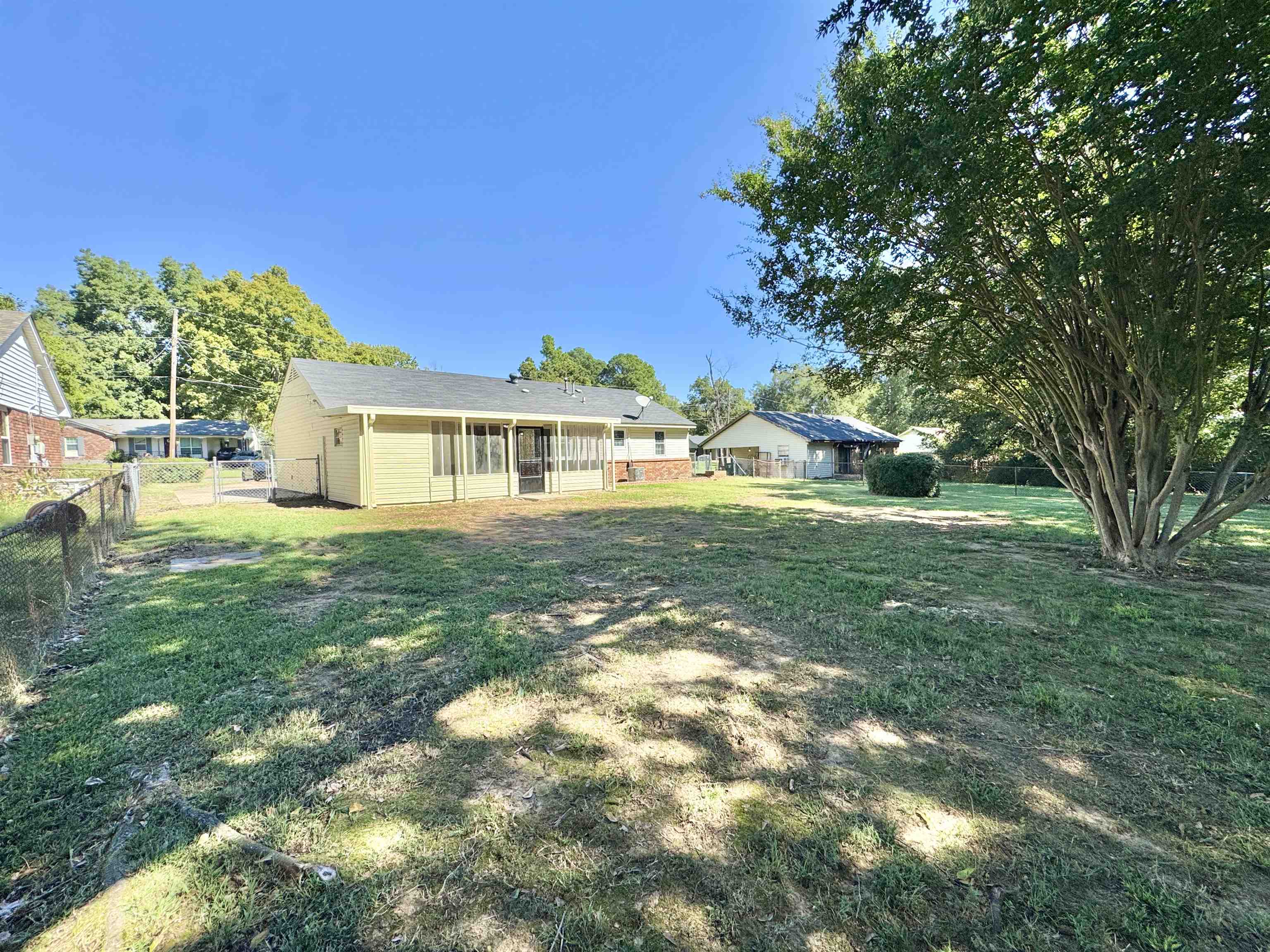 5095 Bowie Road Memphis, TN 38109 - Photo 24 of 25 View of fenced backyard