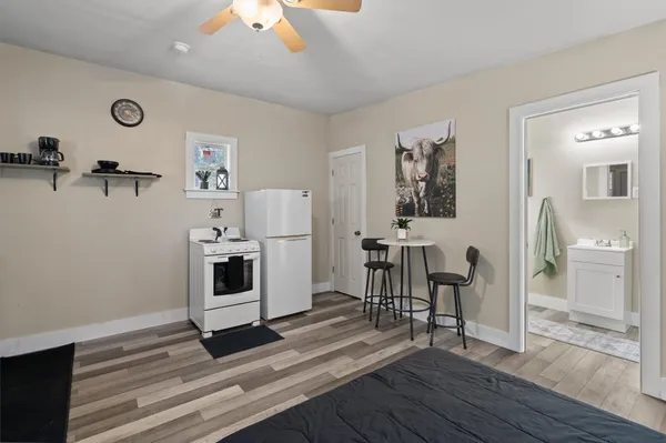 $1,250,000 | 1880 Highway 21, Paige, TX 78659