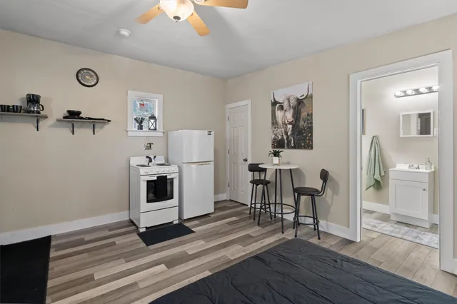 $1,399,000 | 1880 Highway 21, Paige, TX 78659