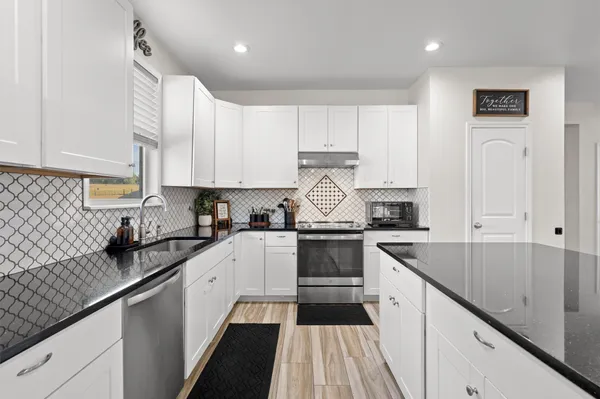 $1,250,000 | 1880 Highway 21, Paige, TX 78659