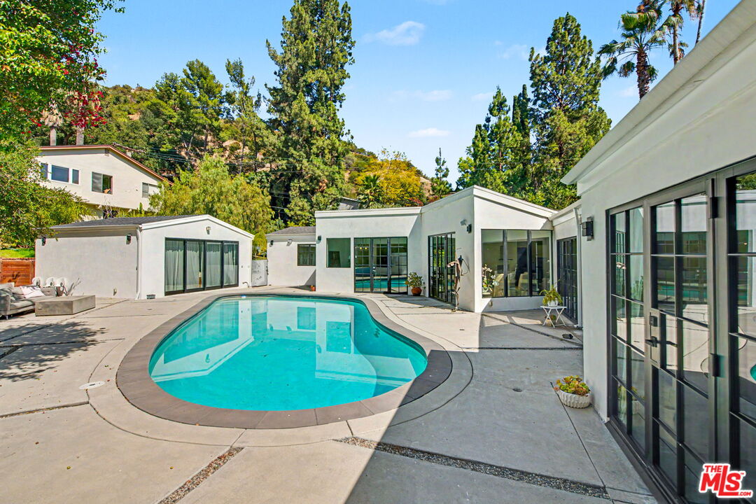 13019 Sky Valley Road Los Angeles, CA 90049 - Photo 45 of 49
