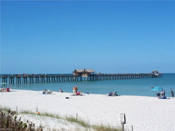$3,900 | 3025 Driftwood Way, Unit 3203, Naples, FL 34109
