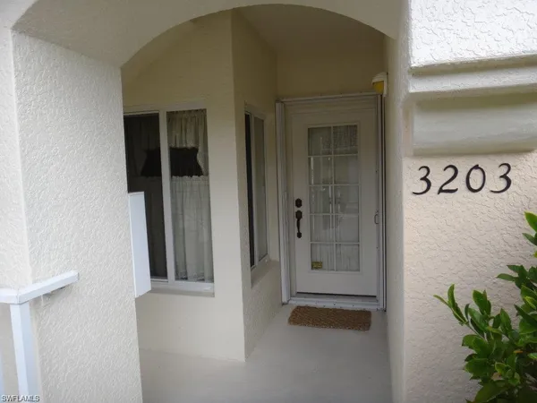 $3,900 | 3025 Driftwood Way, Unit 3203, Naples, FL 34109