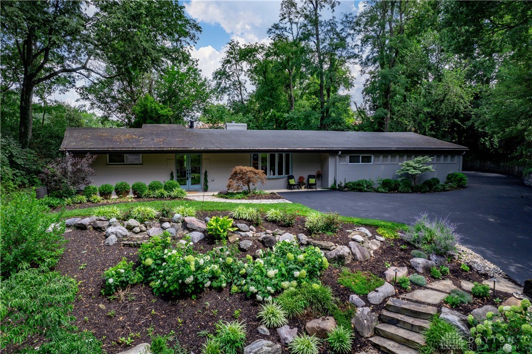 1273 Brooklands Road Kettering, OH 45409 - Photo 3 of 55