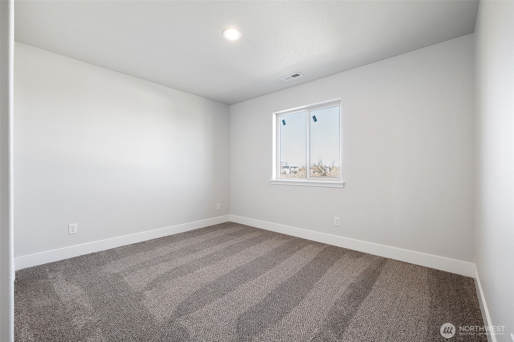 4247 Sandy Street Moses Lake, WA 98837 - Photo 15 of 26 an empty room with a window