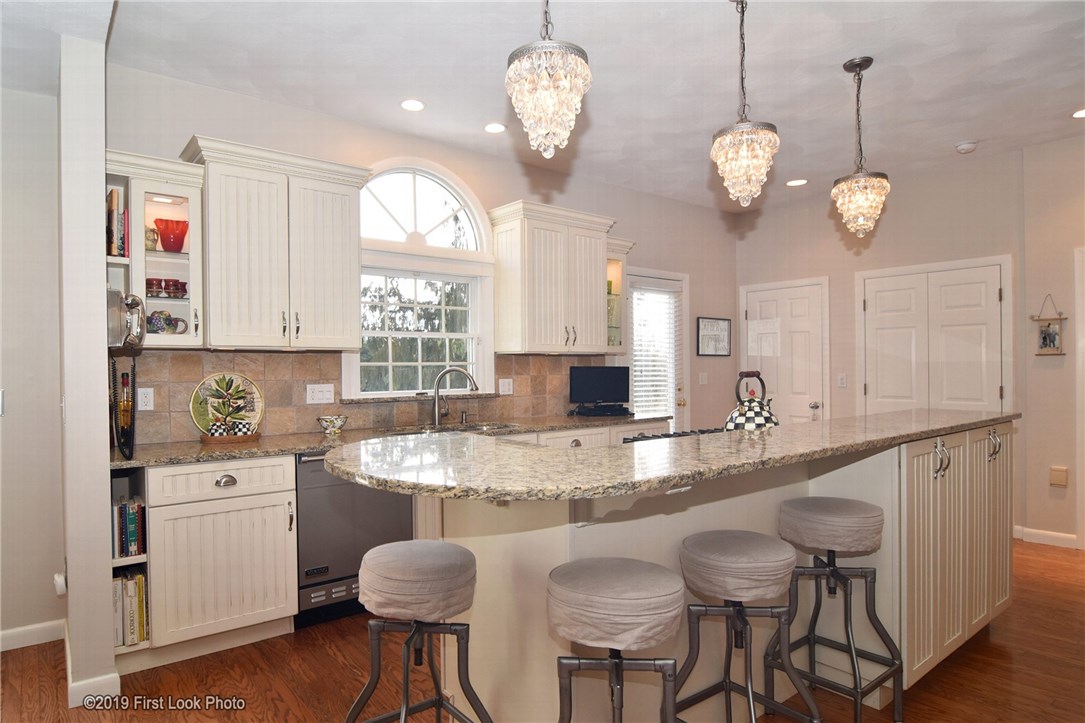 9 Clark Road Smithfield, RI 02917 - Photo 4 of 17