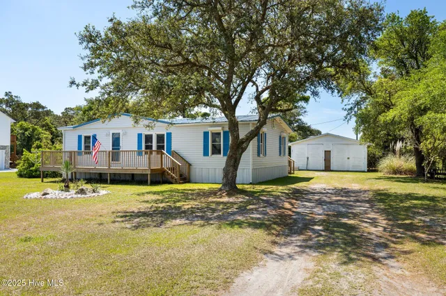 $305,000 | 118 Diamond City Drive, Harkers Island, NC 28531