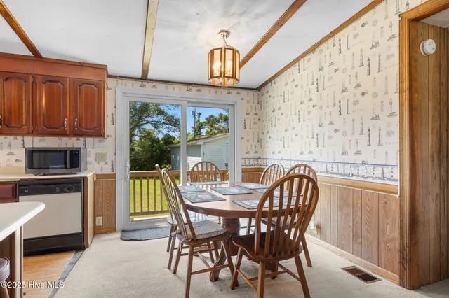 $305,000 | 118 Diamond City Drive, Harkers Island, NC 28531