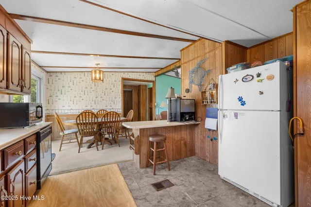 $305,000 | 118 Diamond City Drive, Harkers Island, NC 28531