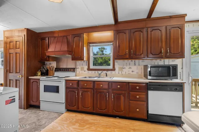 $305,000 | 118 Diamond City Drive, Harkers Island, NC 28531