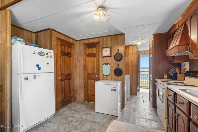 $305,000 | 118 Diamond City Drive, Harkers Island, NC 28531