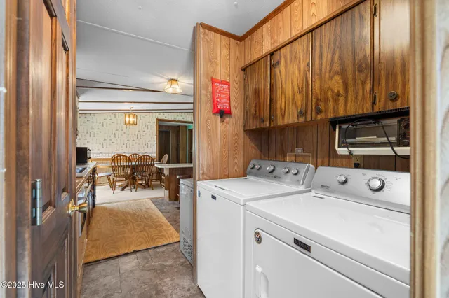 $305,000 | 118 Diamond City Drive, Harkers Island, NC 28531