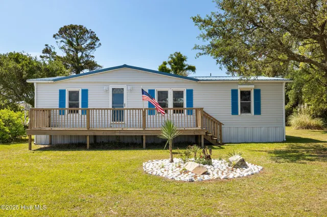 $305,000 | 118 Diamond City Drive, Harkers Island, NC 28531