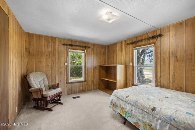 $305,000 | 118 Diamond City Drive, Harkers Island, NC 28531