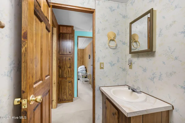 $305,000 | 118 Diamond City Drive, Harkers Island, NC 28531