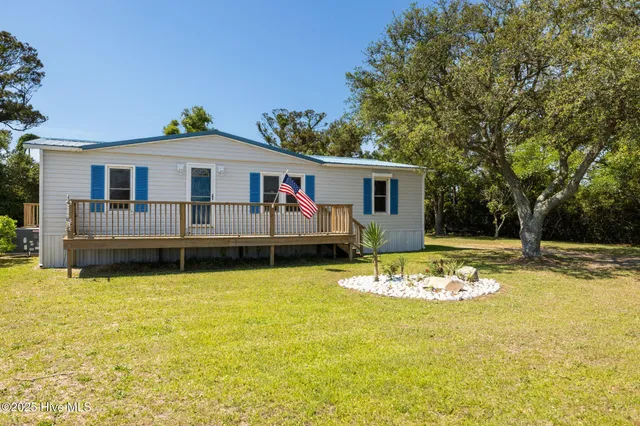 $305,000 | 118 Diamond City Drive, Harkers Island, NC 28531