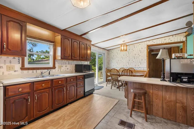 $305,000 | 118 Diamond City Drive, Harkers Island, NC 28531