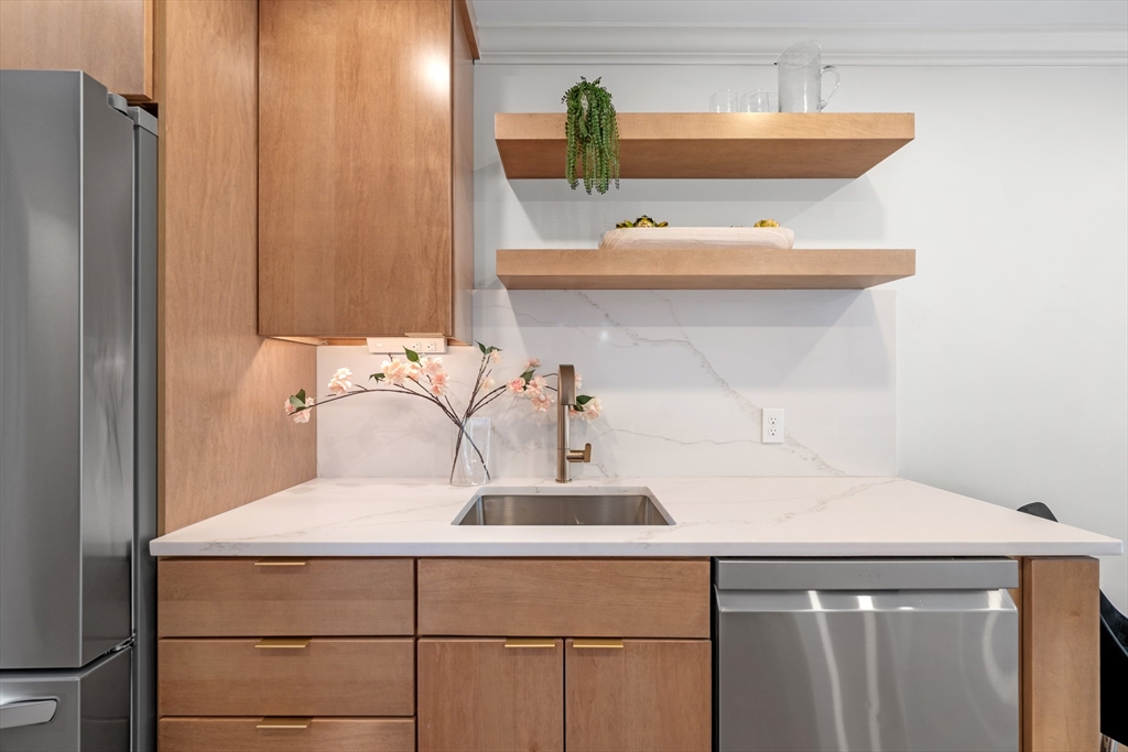 41 Hobart Street, Unit 2 Danvers, MA 01923 - Photo 6 of 42