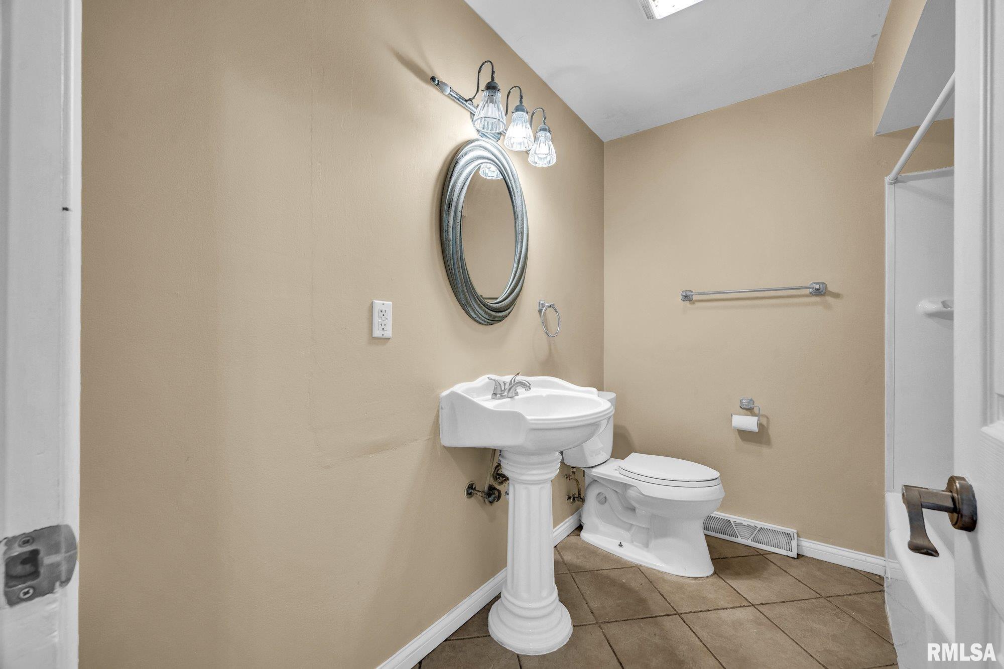 108 North 3rd Street Roanoke, IL 61561 - Photo 23 of 48