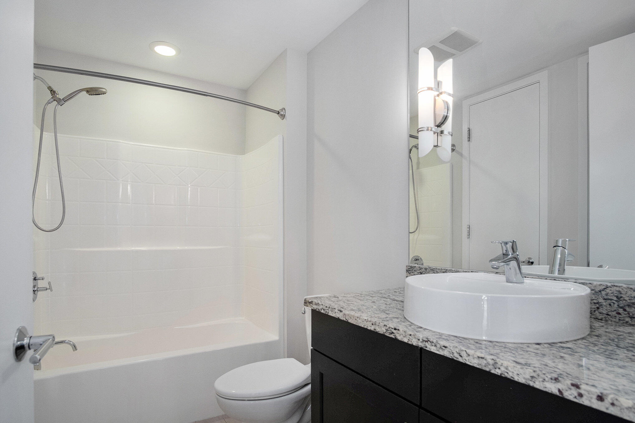 335 Bridge Street Northwest, Unit 1406 Grand Rapids, MI 49504 - Photo 12 of 21 017_file_874