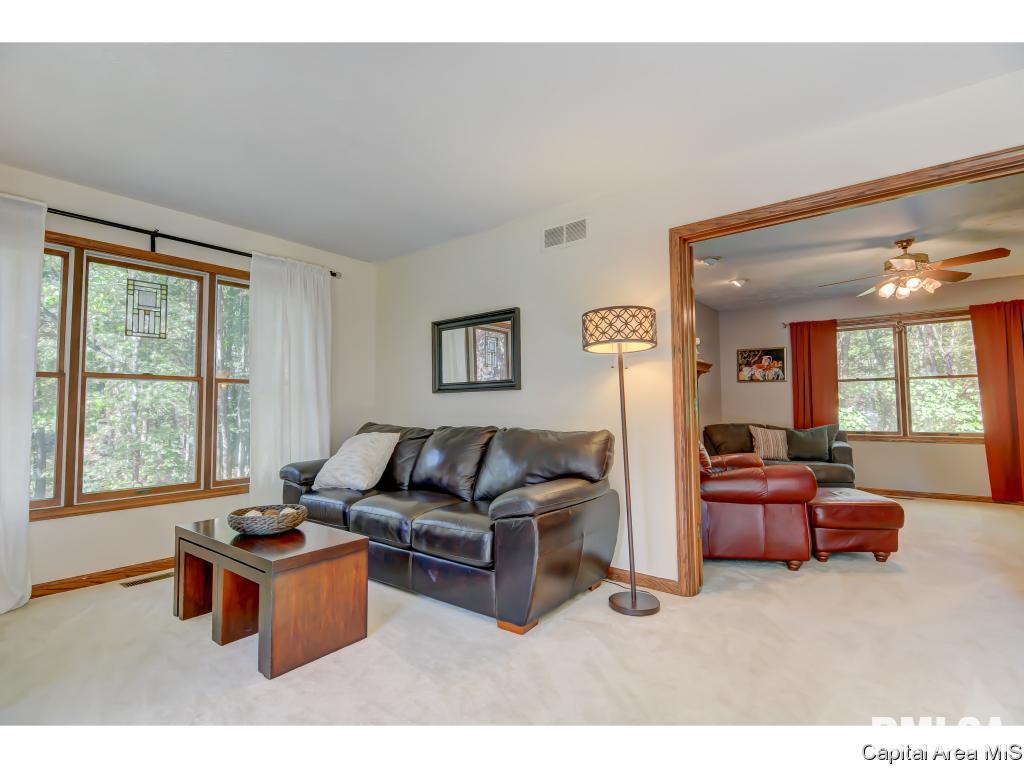 3601 Spanish Trace Springfield, IL 62711 - Photo 13 of 36