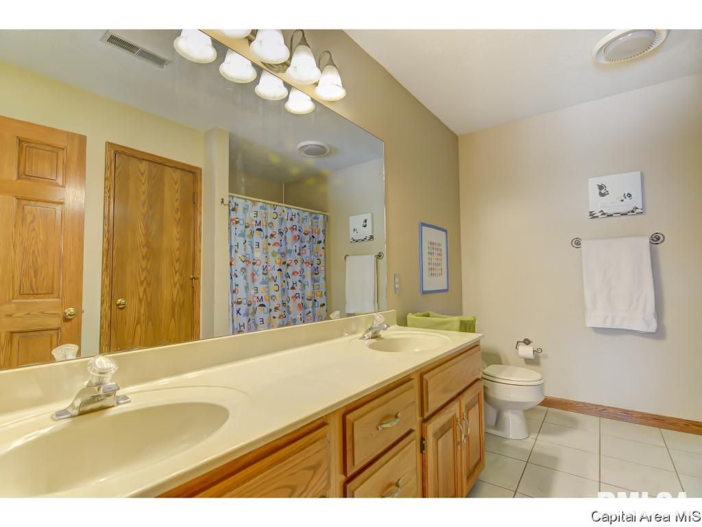 3601 Spanish Trace Springfield, IL 62711 - Photo 24 of 36