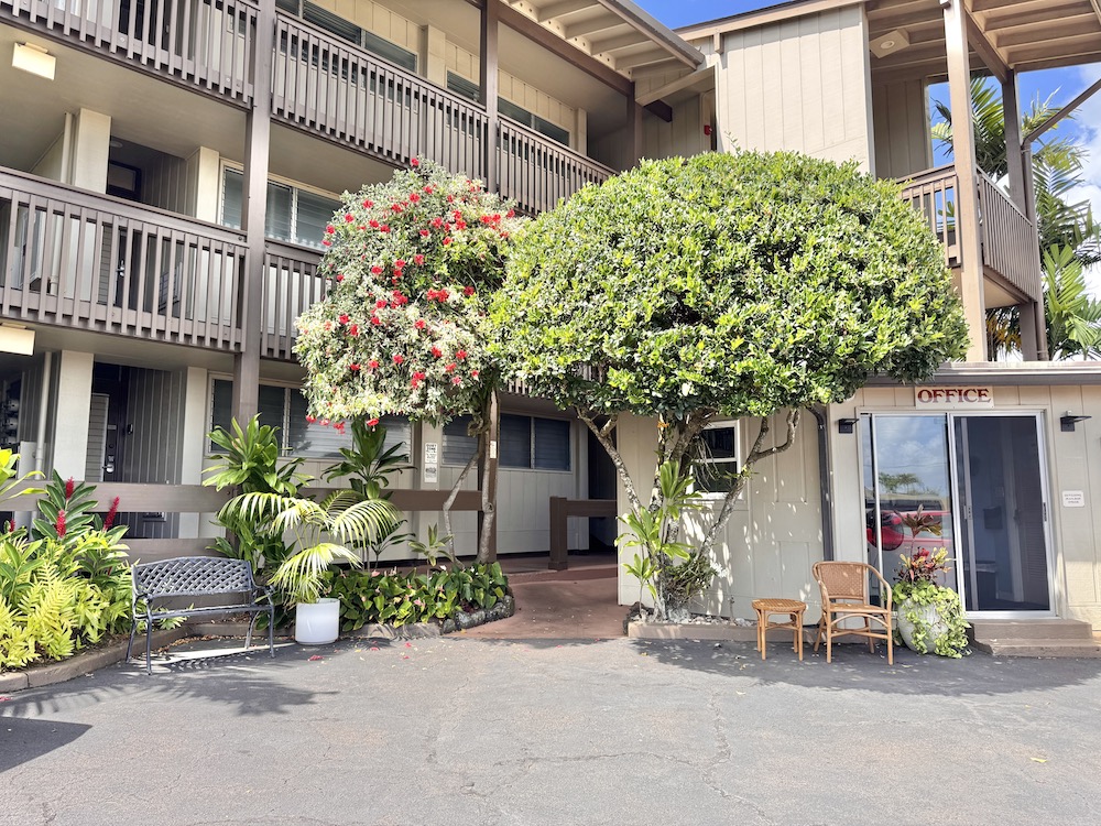 320 Papaloa Road, Unit 102 Kapaa, HI 96746 - Photo 2 of 22 front view of a house