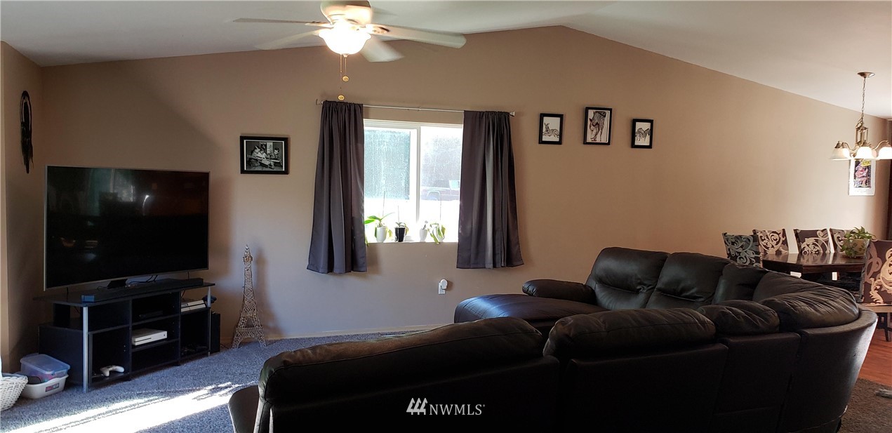 3332 East Rasor Road Belfair, WA 98528 - Photo 5 of 29 Gallery Image 5
