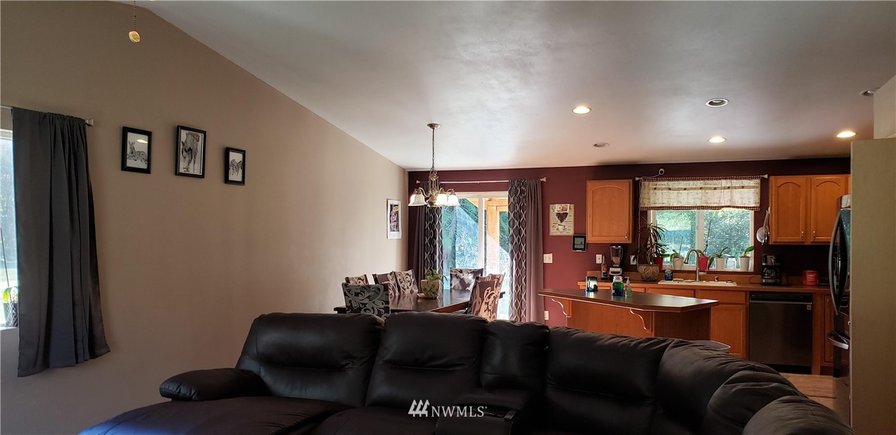 3332 East Rasor Road Belfair, WA 98528 - Photo 6 of 29 Gallery Image 6