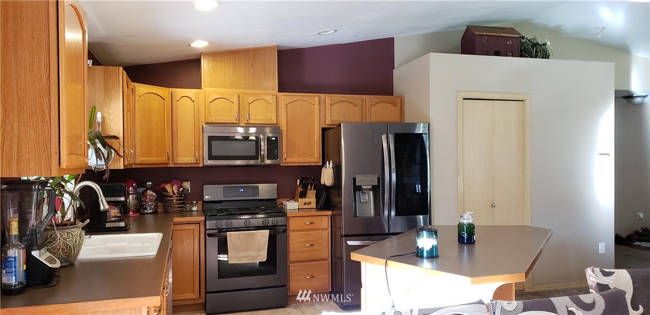 3332 East Rasor Road Belfair, WA 98528 - Photo 9 of 29 Gallery Image 9