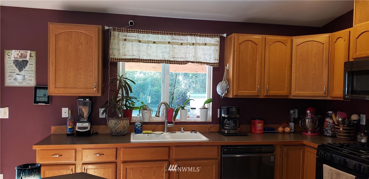 3332 East Rasor Road Belfair, WA 98528 - Photo 10 of 29 Gallery Image 10