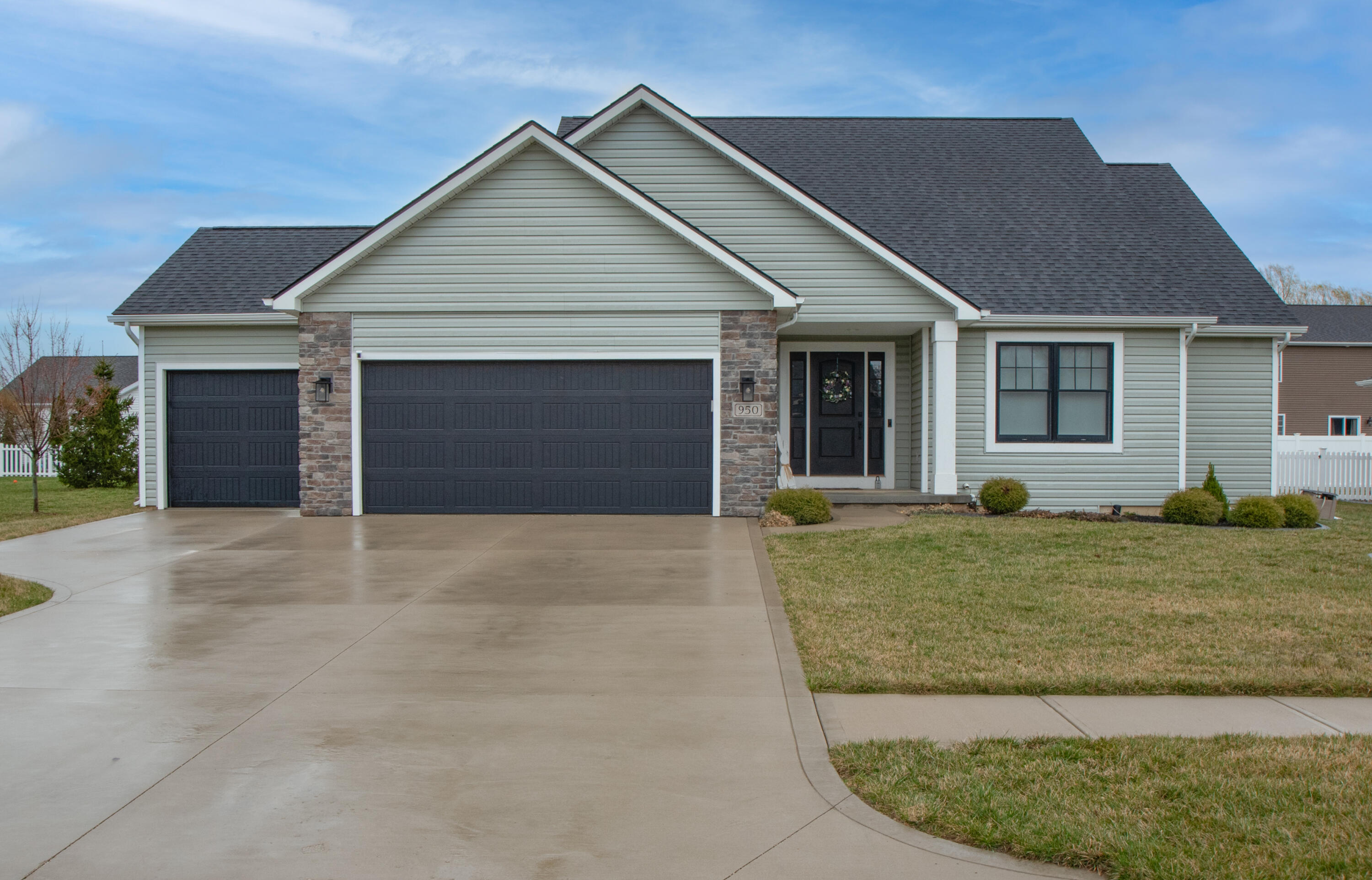 950 Sunrise Drive Bremen, IN 46506 - Photo 3 of 44 3000x1925