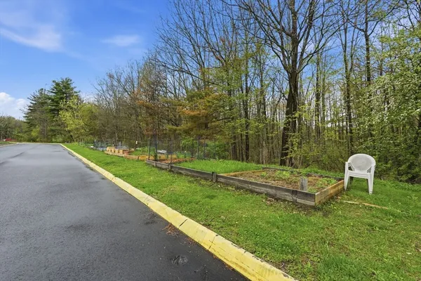 $289,000 | 27 Greenleaves Drive, Unit 726, Amherst, MA 01002