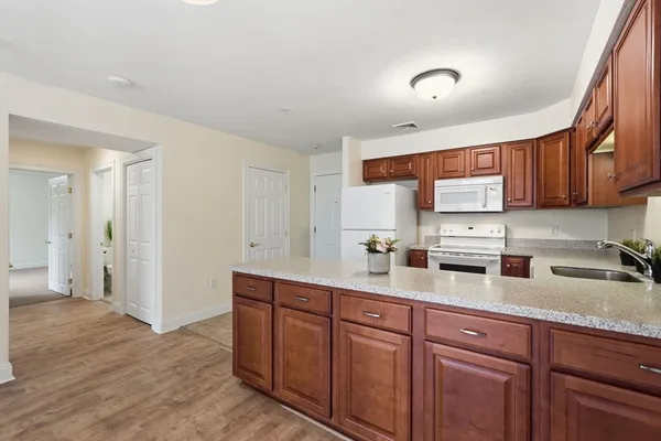 $289,000 | 27 Greenleaves Drive, Unit 726, Amherst, MA 01002