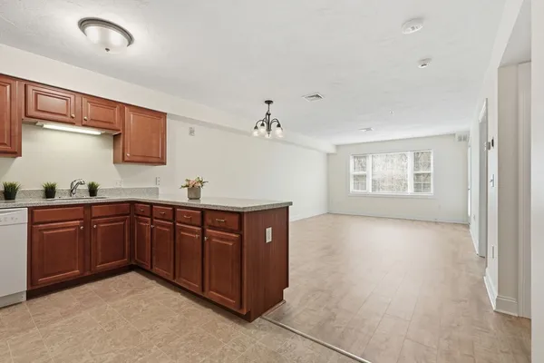 $289,000 | 27 Greenleaves Drive, Unit 726, Amherst, MA 01002