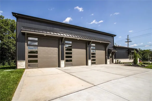 $850,000 | 15021 Broadmoor Street, Overland Park, KS 66223