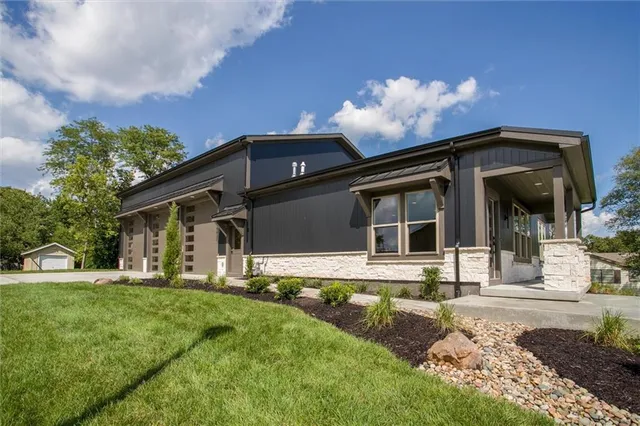 $850,000 | 15021 Broadmoor Street, Overland Park, KS 66223