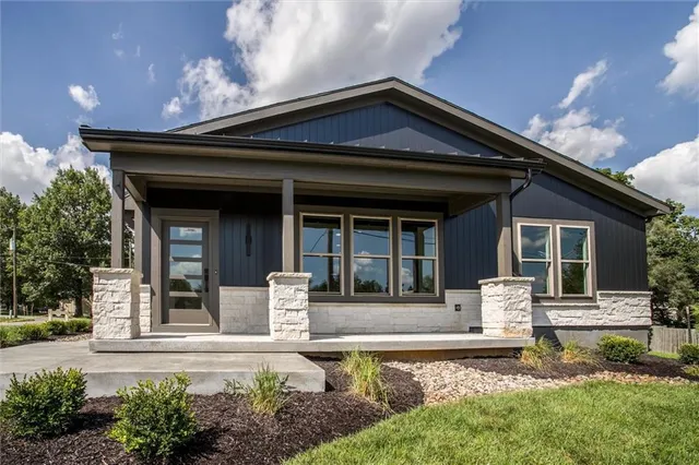 $850,000 | 15021 Broadmoor Street, Overland Park, KS 66223