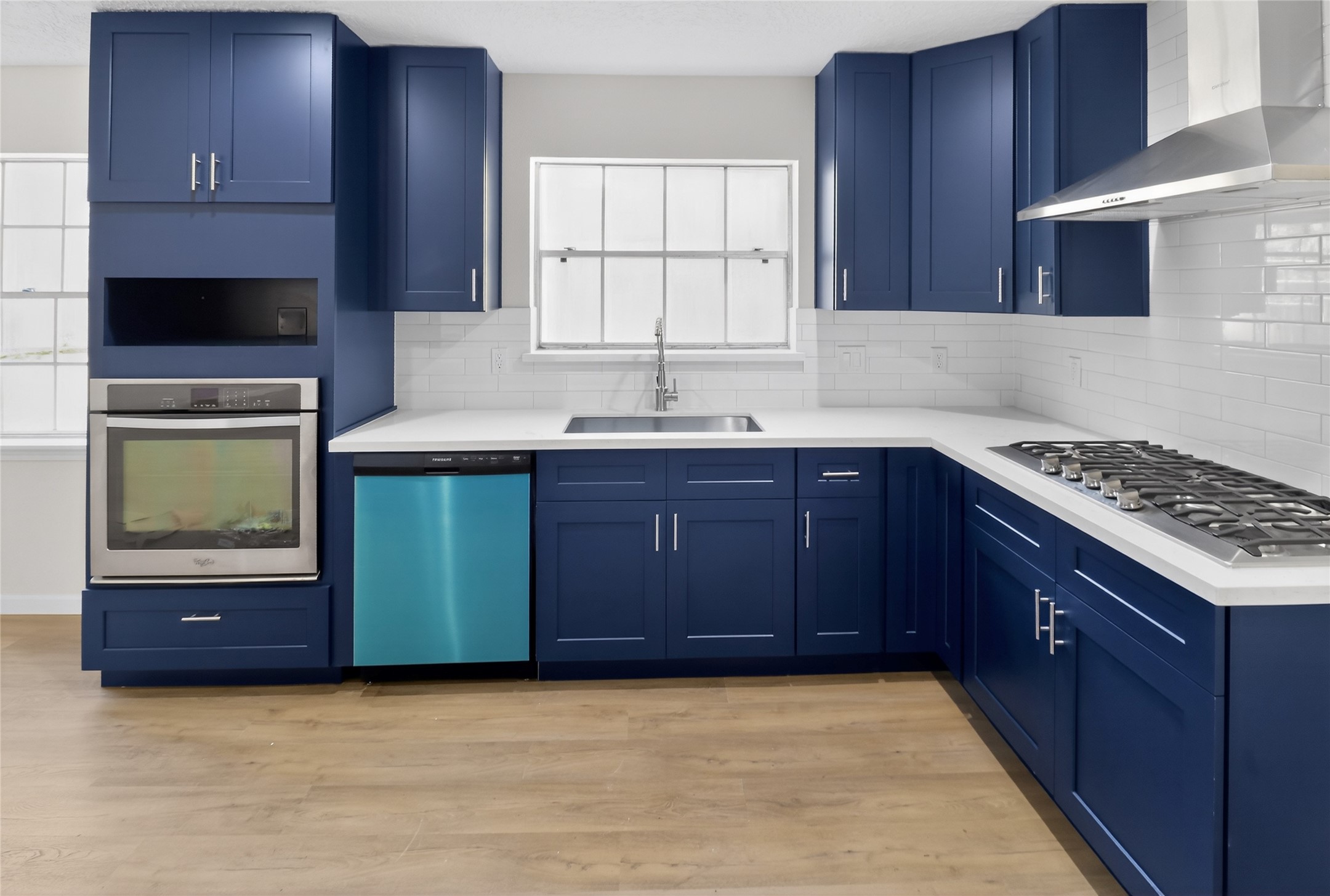 133 Cherry Tree Lane Friendswood, TX 77546 - Photo 7 of 27 a kitchen with a sink and a stove
