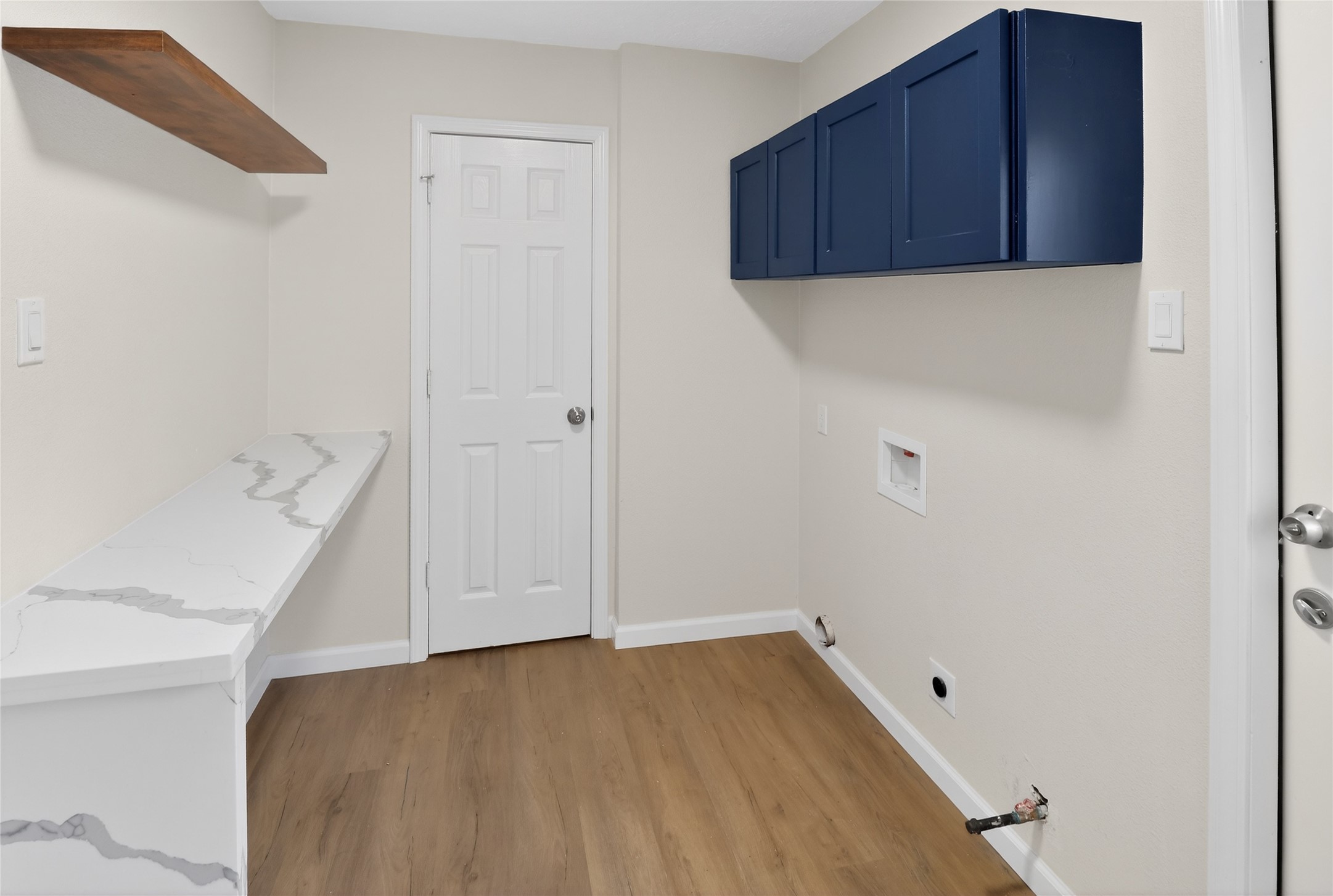 133 Cherry Tree Lane Friendswood, TX 77546 - Photo 10 of 27 a view of a utility room