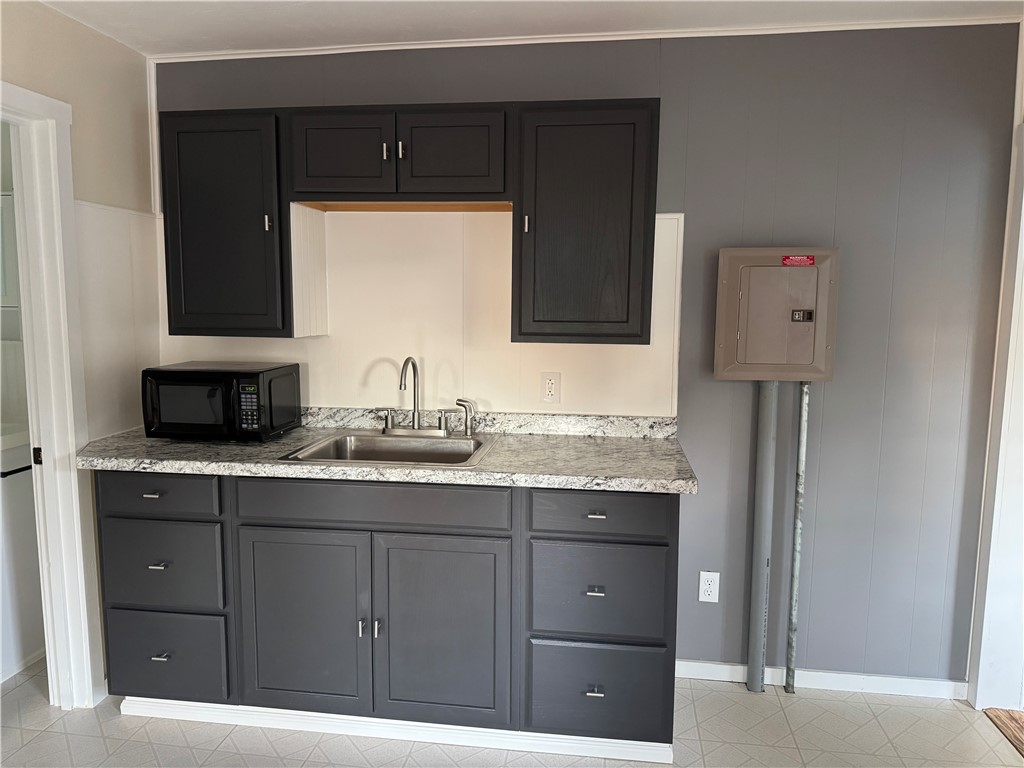 32 Chester Street, Unit 2 Tiverton, RI 02878 - Photo 2 of 18