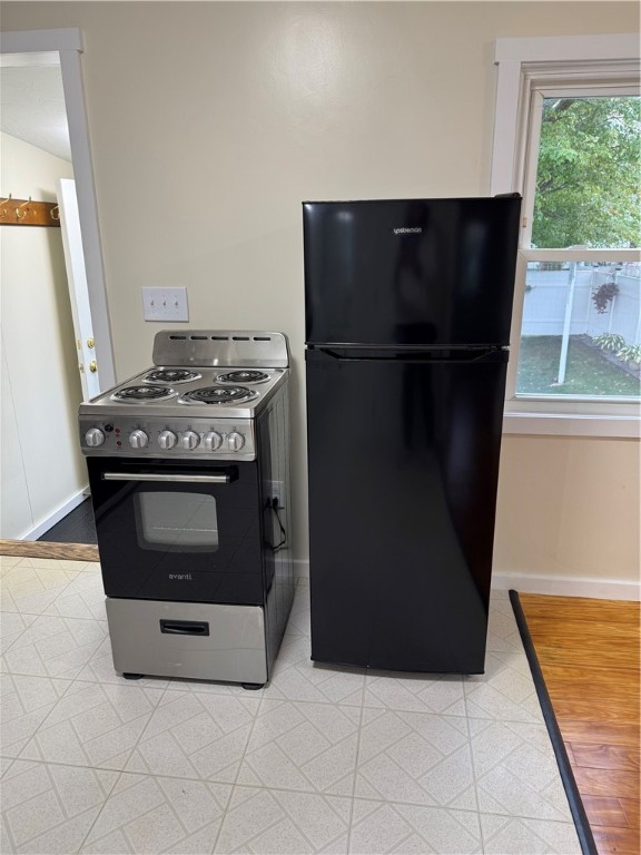 32 Chester Street, Unit 2 Tiverton, RI 02878 - Photo 3 of 18