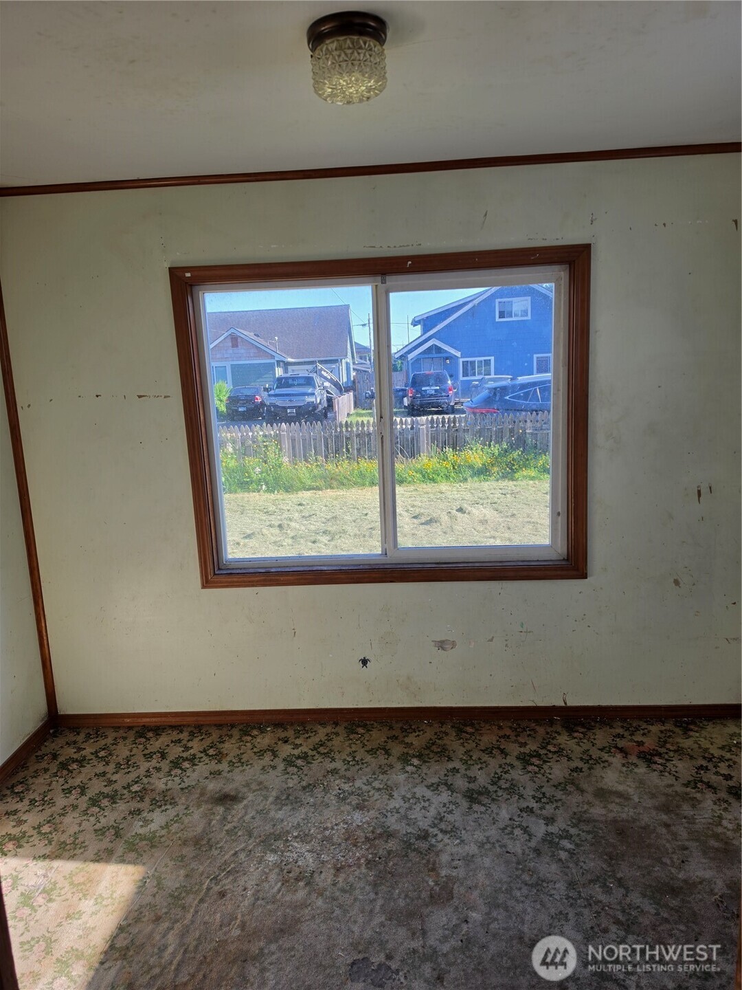 1518 West 1st Street Aberdeen, WA 98520 - Photo 16 of 17 a view of a room with a window