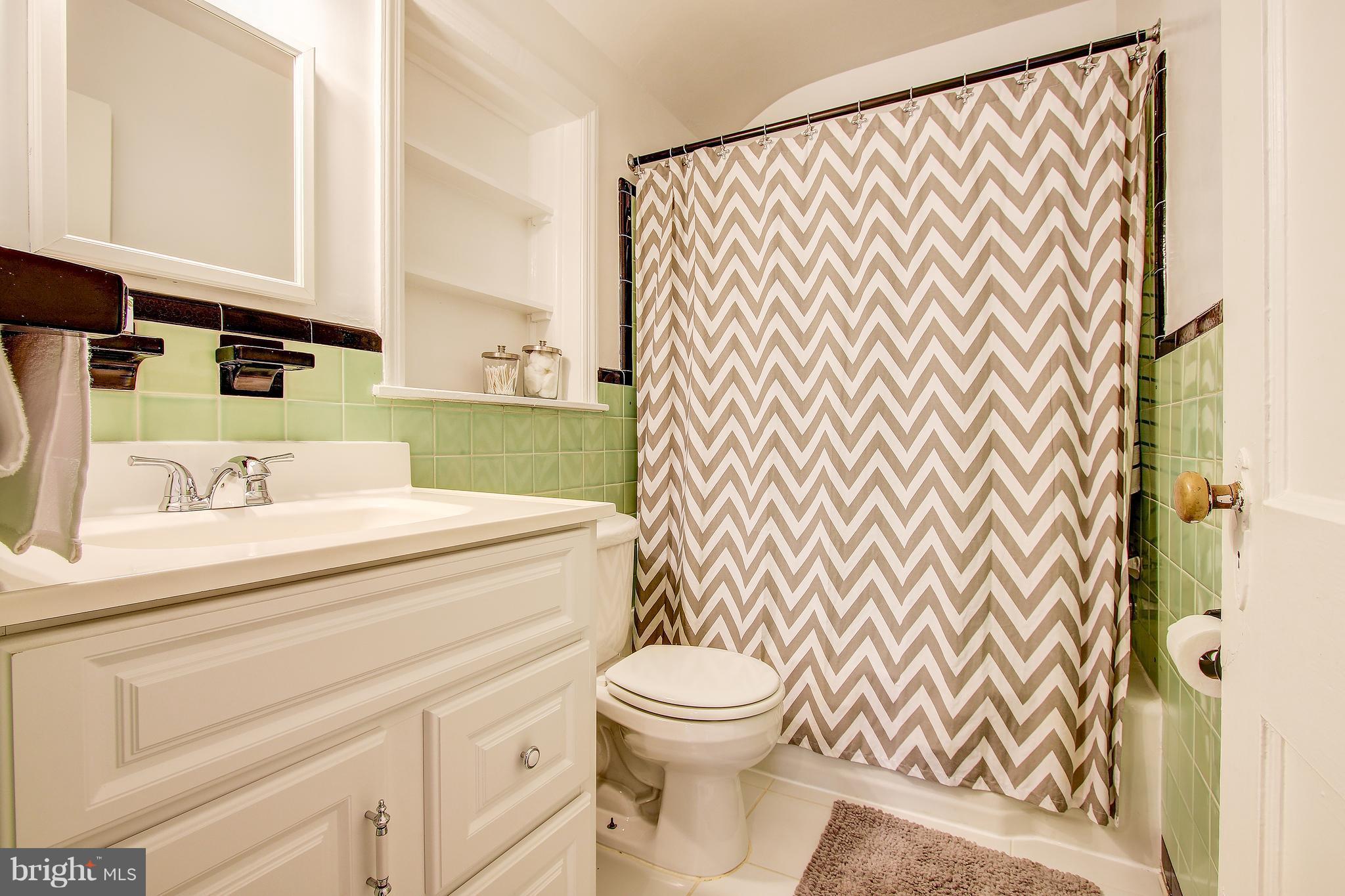 10027 Dallas Avenue Silver Spring, MD 20901 - Photo 22 of 30 Bath