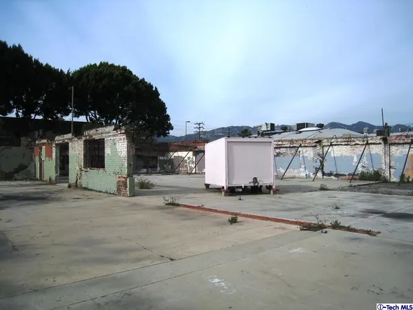 $2,450,000 | 711 West Broadway, Glendale, CA 91203