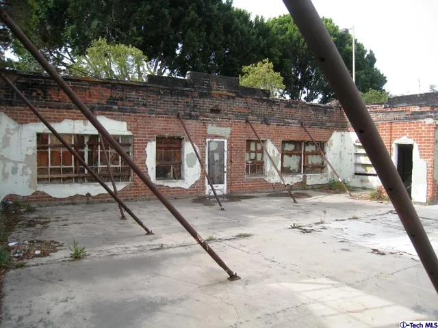 $2,450,000 | 711 West Broadway, Glendale, CA 91203