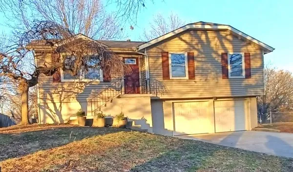 $249,900 | 809 Britany Drive, Warrensburg, MO 64093
