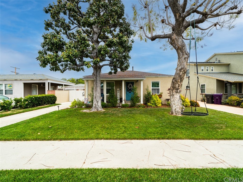 3758 Chatwin Avenue Long Beach, CA 90808 - Photo 2 of 34 a view of a yard in front of a house